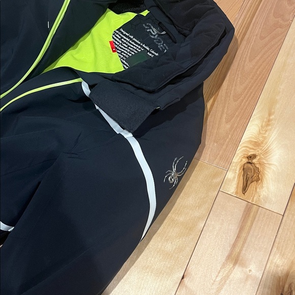 Spyder Women’s Ski Jacket – Black & Neon Green - Picture 4 of 4
